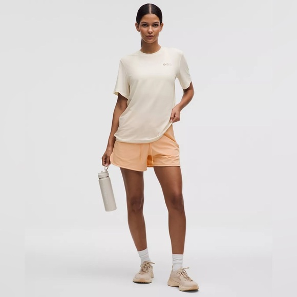 Lululemon Jersey Training Short-Sleeve Shirt
Graphic ColourLight Ivory - Picture 3 of 10